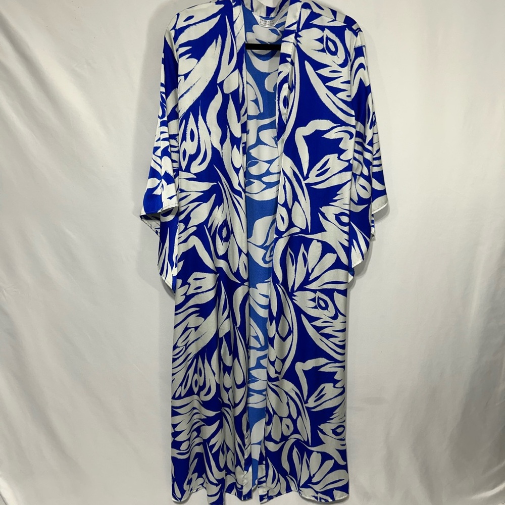 Vibrant Blue and White Kimono - Chicago. Size Large.